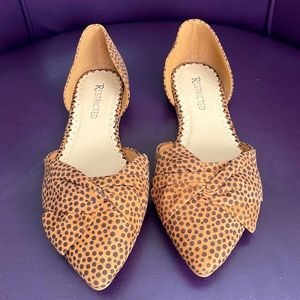 Restricted flats NEW WITHOUT TAGS. NEVER WORN. Size 9.5